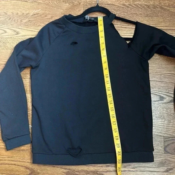TOV Los Angeles Ripped Cold Shouder Sweatshirt Black Size 38 Small - Picture 7 of 7